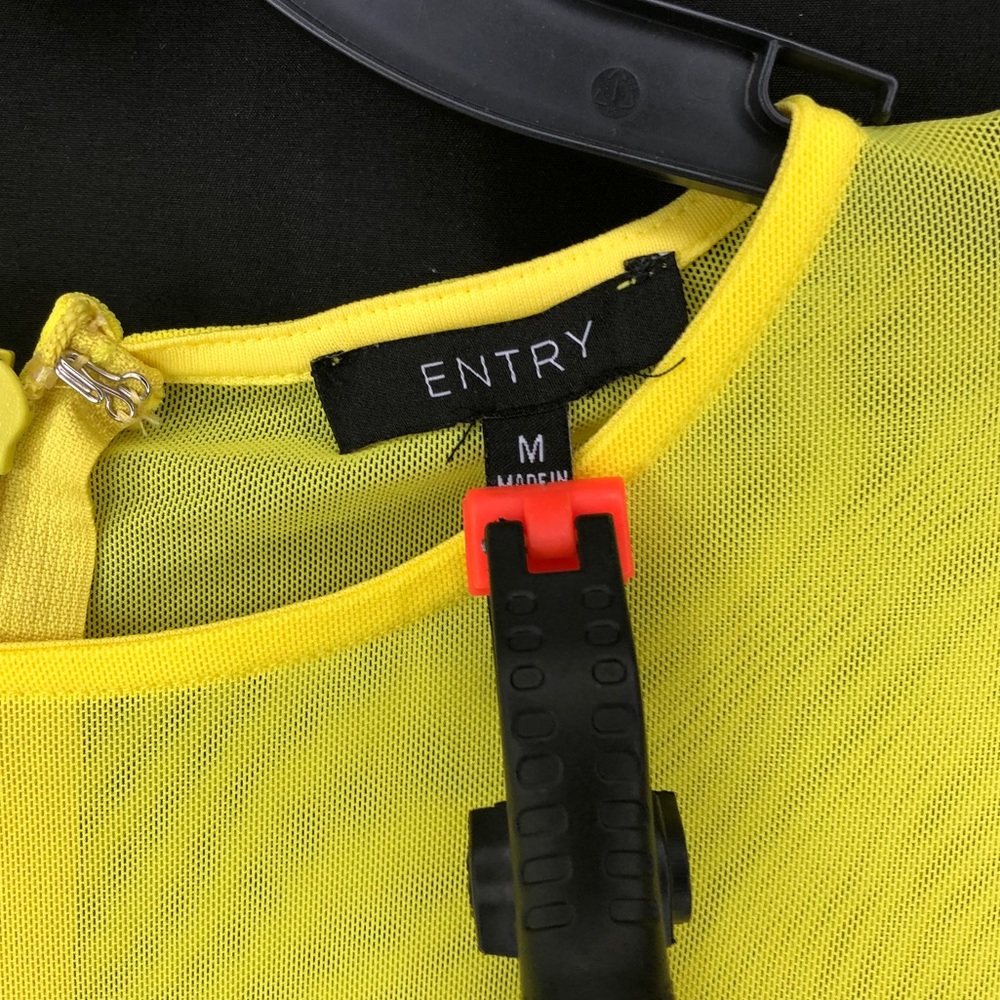 Sexy Yellow Body Hugging stretch cocktail Dress - Picture 3 of 5